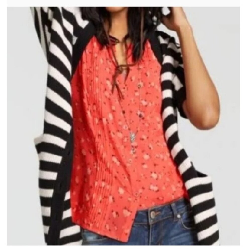 Like New CAbi Pintuck Sleeveless Sheer Floral Buttondown Blouse Size XL